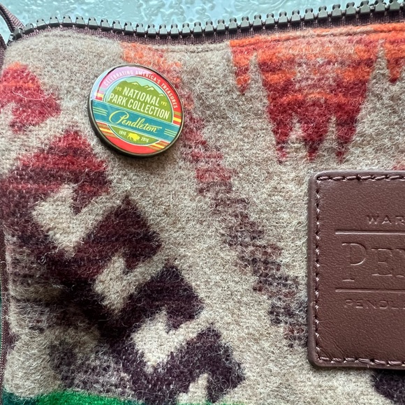Pendleton Travel Kit - Picture 2 of 6